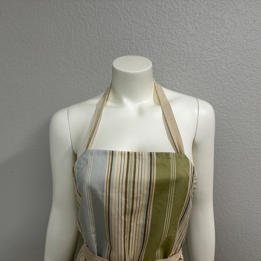 Hand Crafted Apron - Picture 2 of 9